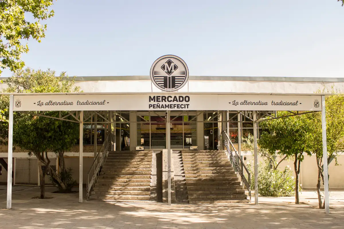 Mercado de Peñamefécit Jaén